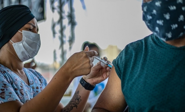 Ji-paraná começa vacinar pessoas sem comorbidades a partir de 46 anos