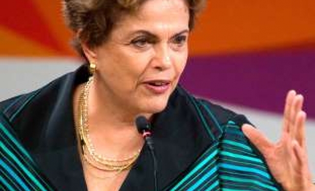 Dilma diz a assessores que defender mandato 'com unhas e dentes