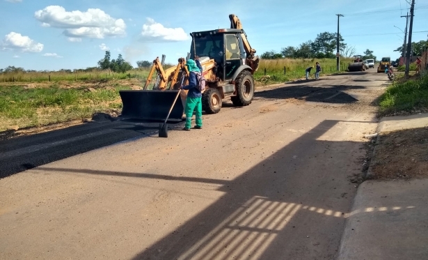 Serviços de tapa-buracos recuperam malha viária urbana de Ji-Paraná