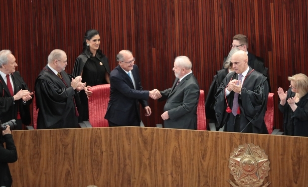 Lula e Alckmin so diplomados no TSE como presidente e vice